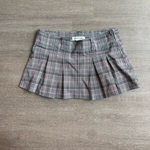 Medium Almost Famous Grey & Pink Striped Pleated Mini Skirt with Shorts Lining